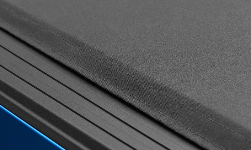 Lund 19-23 Chevrolet Silverado 1500 (5.5ft. Bed) Genesis Elite Roll Up Tonneau Cover - Black